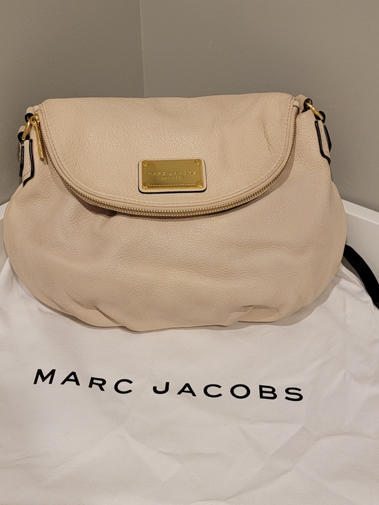 Marc Jacobs Handbags - Marc Jacobs Classic Q Natasha Large Crossbody Beige Pebbled Leather Y2K Vintage